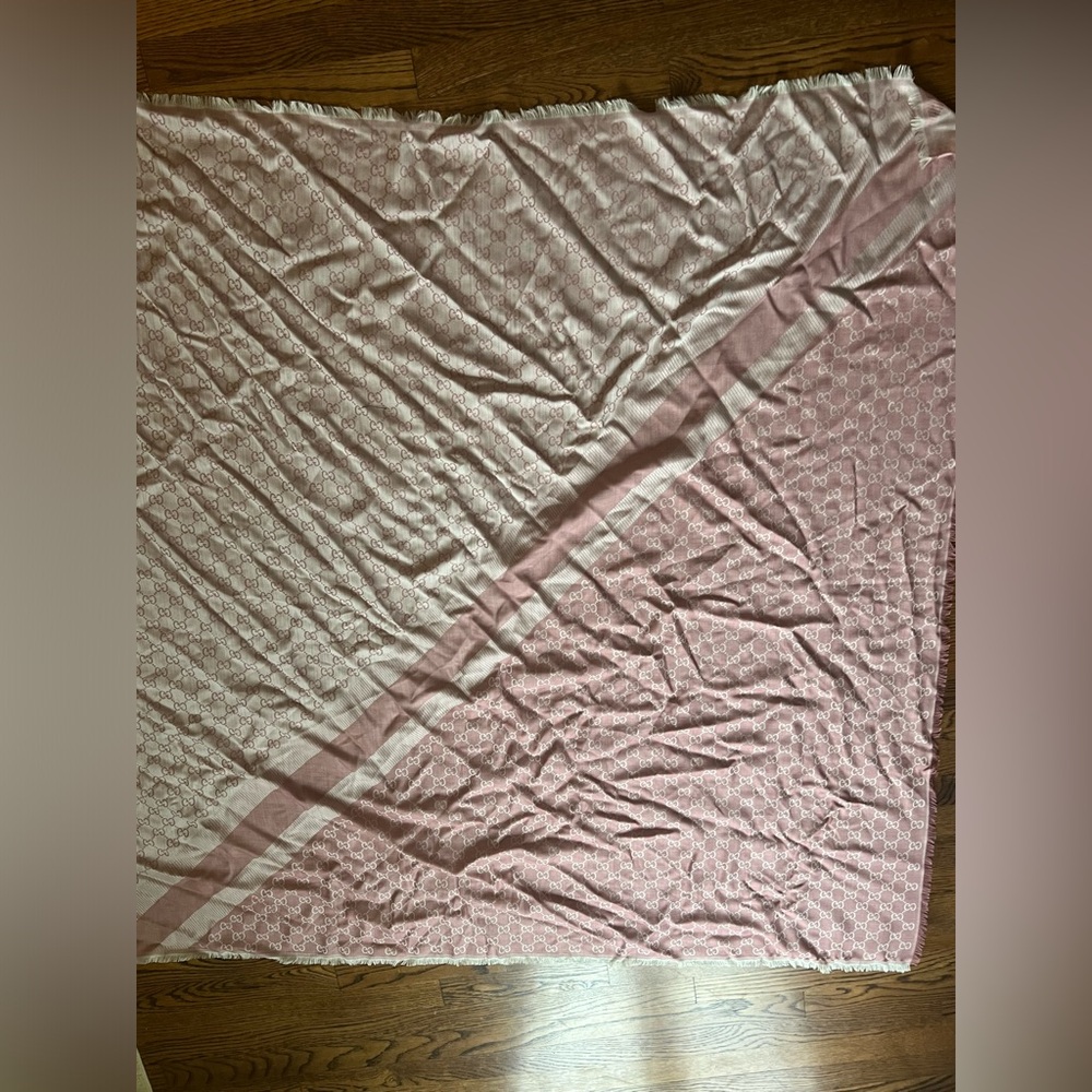 Pink Gucci monogram scarf - Picture 3 of 6